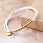 Maak kleurrijke armbandjes met satijn draad en stainless steel tussenstukken 