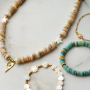 Stijlvolle maar ook speelse sieraden met schelpkralen maak je zo:
