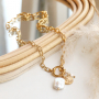 Maak prachtige sieraden met grote zoetwaterparels, stijlvolle stainless steel materialen en robuuste sluitingen.