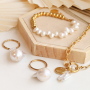 Maak prachtige sieraden met grote zoetwaterparels, stijlvolle stainless steel materialen en robuuste sluitingen.