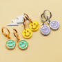 Ga aan de slag met deze trendy plexx en DQ metalen smiley bedels