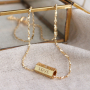 Ontwerp sieraden met brass metalen C.U.S&reg; sieraden message beads