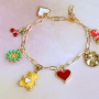 Eyecatching sieraden met brass metalen bedels en kralen