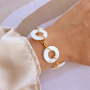 Ontwerp prachtige sieraden met schelp onderdelen