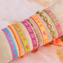 Aan de slag met lint met tekst voor trendy armbanden