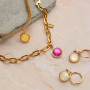 Armbanden en bijpassende oorbellen met cabochons