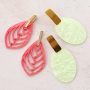 Zo ontwerp je zomerse oorbellen met resin hangers eigen designs