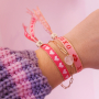 Zo ontwerp je armbanden met lint met tekst