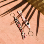 Versier je accessoires met onze bloemige sleutelhangers in visvorm