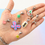 Cre&euml;er opvallende sieraden met handbeschilderde imitatie parels