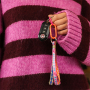 Cre&euml;er unieke armbandjes, sleutelhangers en cadeaus met tekstlint