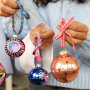 Cre&euml;er unieke armbandjes, sleutelhangers en cadeaus met tekstlint
