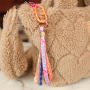 Cre&euml;er unieke armbandjes, sleutelhangers en cadeaus met tekstlint