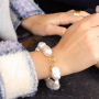 Ontwerp nieuwe sieraden met imitatie zoetwaterparels 