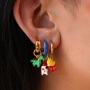 Zo maak je vrolijke sieraden met metalen bedels met enamel