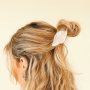 Zo combineer je onze trendy haarclips
