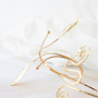 Summer festival vibes met metalen arm cuffs