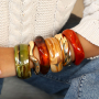 Combineer resin armbanden met metalen armbanden