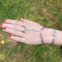 Prachtige handsieraden met luxe onderdelen