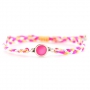 Trendy ketting met halfedelsteen hanger en heel veel macram&eacute; armbandjes! 