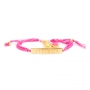 Trendy ketting met halfedelsteen hanger en heel veel macram&eacute; armbandjes! 