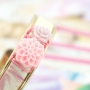 Trendy sieraden met bloemenprints