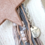 Prachtig leer is helemaal hot voor het komende seizoen!!! Maak nu trendy boho sieraden met onze hangers van DQ leer