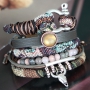 Leuke arm-candy gemaakt van gestikt koord in bohemian style. 