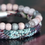 Leuke arm-candy gemaakt van gestikt koord in bohemian style. 
