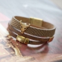 Maak deze hippe armbanden met Leer DQ en sieraad onderdelen van metaal DQ zoals de mega trending schuivertjes  ✓