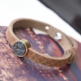 Deze DQ lederen armanden van Cuoio hebben een schitterend reptile motief! Combineer ze met trendy cabochons
