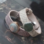 Deze DQ lederen armanden van Cuoio hebben een schitterend reptile motief! Combineer ze met trendy cabochons