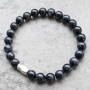Maak stoere winterse sieraden voor mannen met onder andere natuursteen kralen, DQ metaal en leer.