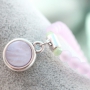 Een schitterende sieraden setje gemaakt met trendy cabochons van Polaris Elements in lichte tinten voor een zachte look