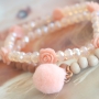 Deze zomerse look is gemaakt met de leukste kraaltjes in schitterende &ldquo;peach&rdquo; & &ldquo;coral tinten&rdquo;. Love it!