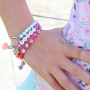 Acryl kralen zijn super kleurrijk, dus ook leuk om te verwerken in vrolijke sieraden en accessoires voor kinderen. 