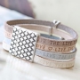 Stoer-chique armbanden maak je zo&hellip; met Plat leer DQ en onderdelen van DQ metaal maak je een verfijnde look 