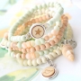 Met onze houten kralen in frisse kleuren maak je deze leuke sieraden met schitterende details. 