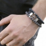 Skulls, houten kralen en leer voor een stoere look.