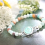 Cabochons met gedroogde bloemetjes maken je sieraden helemaal vrolijk en jou dus ook! 