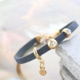 Deze leuke armbandjes maak je met de mooiste rijgmaterialen en onze fantastische nieuwe items van DQ metaal met o.a. de mooiste mini bedeltjes