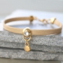 Deze leuke armbandjes maak je met de mooiste rijgmaterialen en onze fantastische nieuwe items van DQ metaal met o.a. de mooiste mini bedeltjes