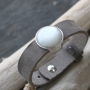 Laat je inspireren door de leukste designs Cuoio armbanden met cabochons van Polaris Elements en schuivers van DQ metaal