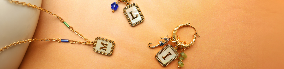 New! Roestvrij stalen schelp bedels met letters New! Roestvrij stalen schelp bedels met letters
