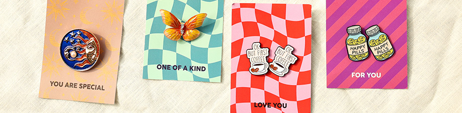 Shop nu! Kleurrijke broches en pins met speelse designs Shop nu! Kleurrijke broches en pins met speelse designs